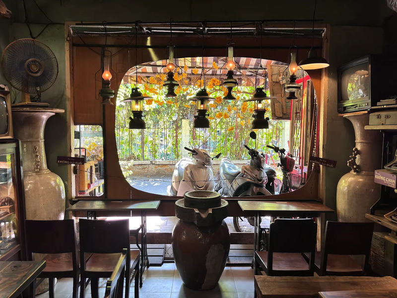 Nostalgia with 8 old Saigon cafes in the heart of the city 3