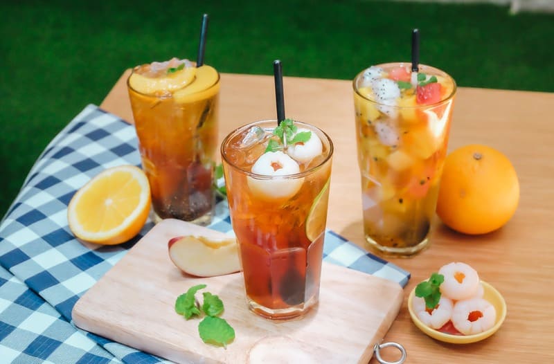 10AM Cafe: Unique cafe with model car racing experience 4