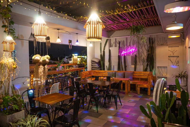 Alien Coffee: The first jellyfish aquarium cafe in Saigon 11