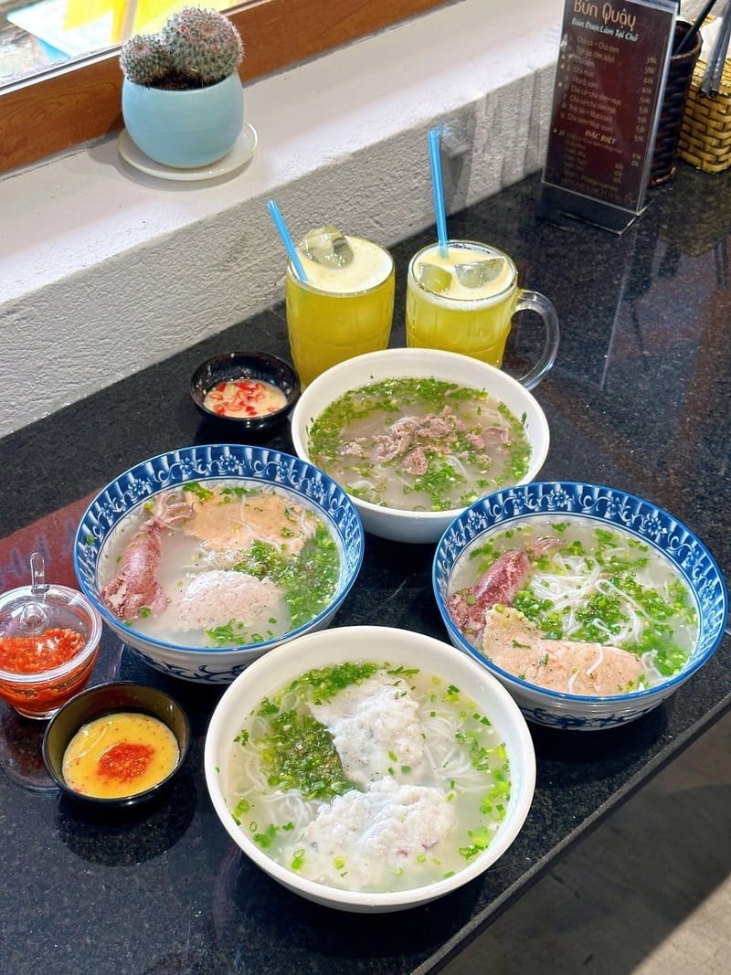 Stir-fried noodle soup in Da Nang: Experience the taste of the sea in the heart of District 4