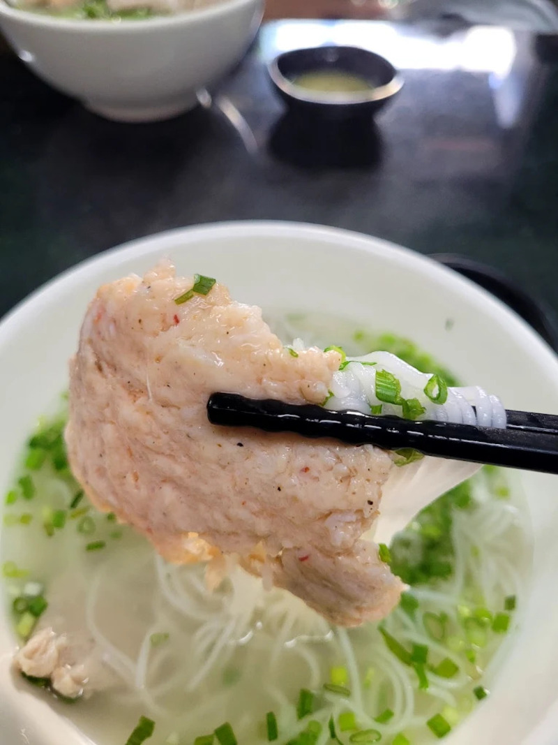 Stir-fried noodle soup in Da Nang: Experience the taste of the sea in the heart of District 7