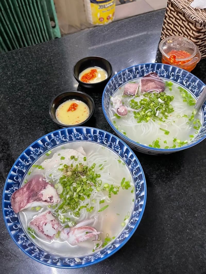 Stir-fried noodle soup in Da Nang: Experience the taste of the sea in the heart of District 9