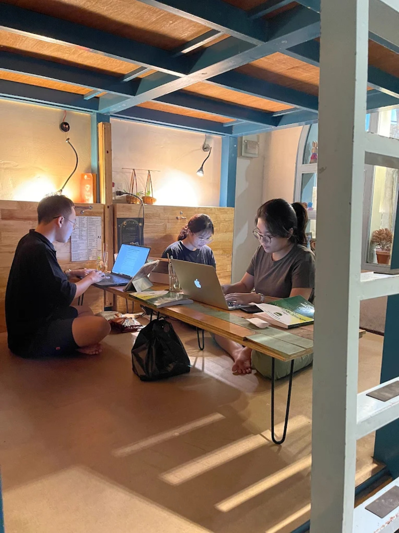 Slightly Fat Coffee: Private bed cafe in the heart of District 15