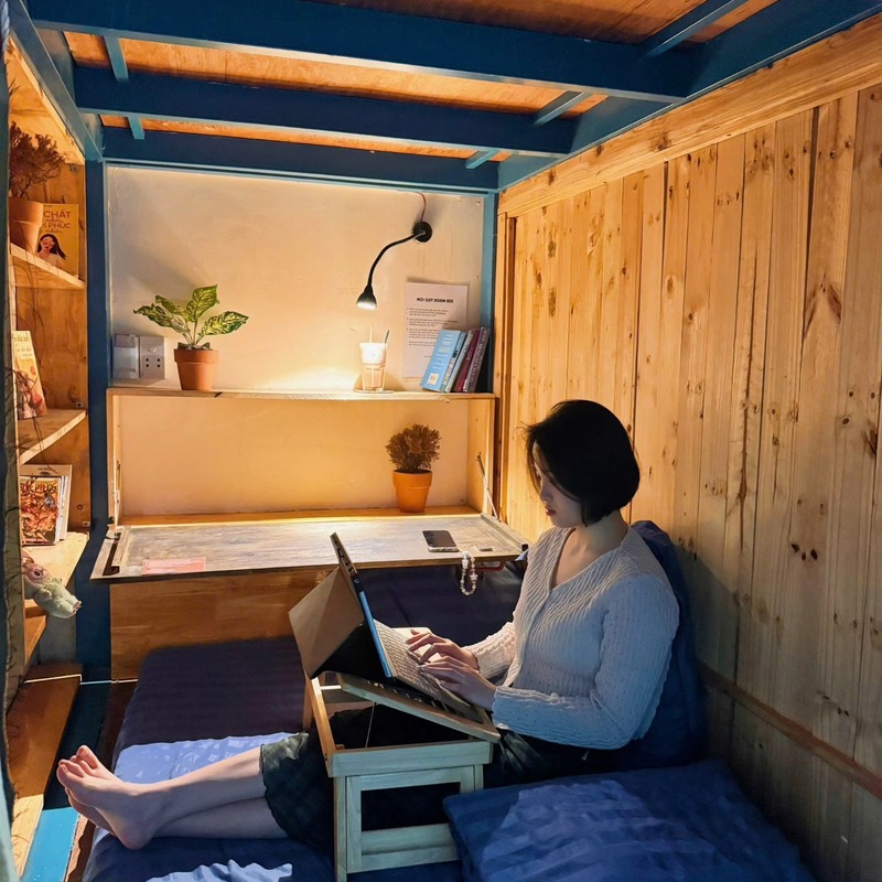 Slightly Fat Coffee: Private bed cafe in the heart of District 1 6