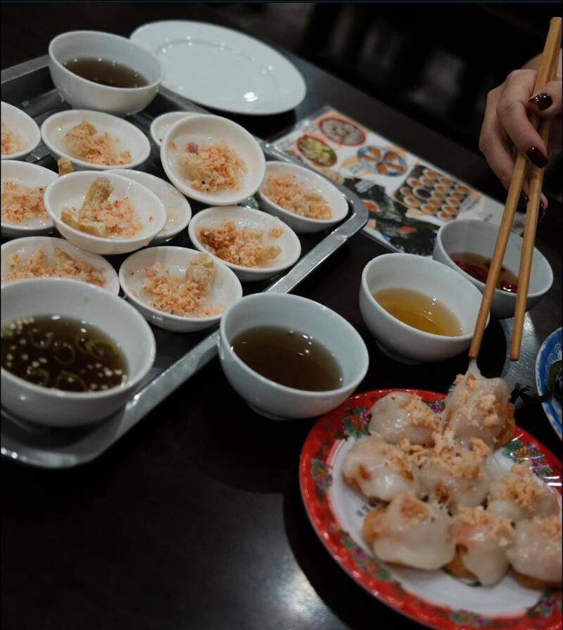 Hue food tour: A journey to understand Hue with your own taste buds 4