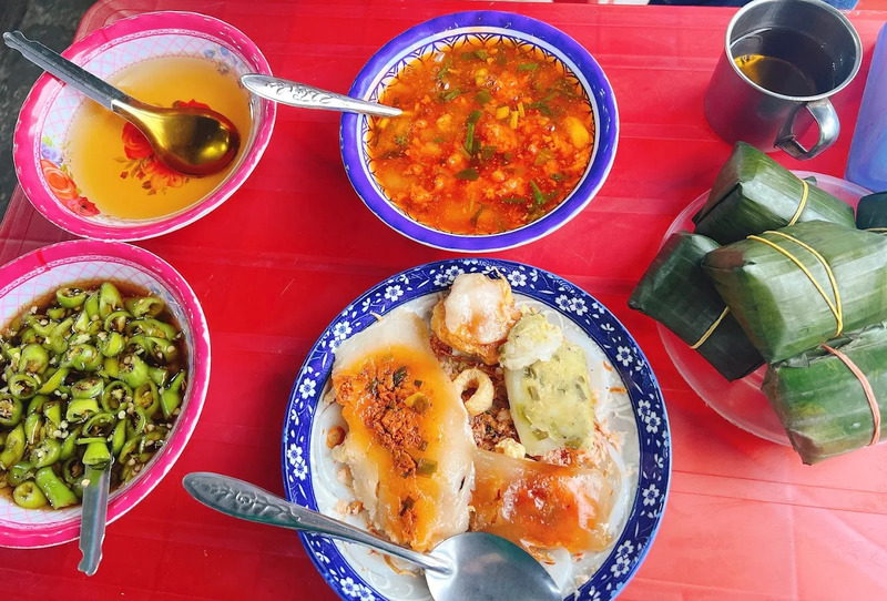 Hue food tour: A journey to understand Hue with your own taste buds 7