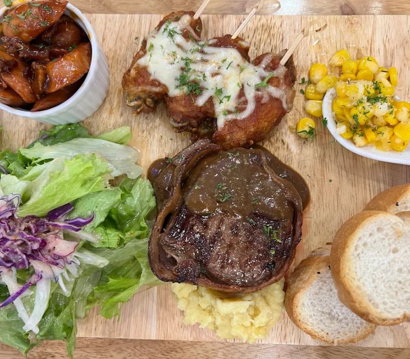 Le Petit Resto: Experience European and Vietnamese cuisine hidden in Binh Thanh 5 alley