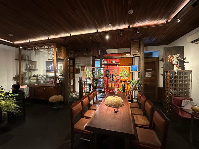Cuc Gach Quan Restaurant: A nostalgic Vietnamese home dining space 4