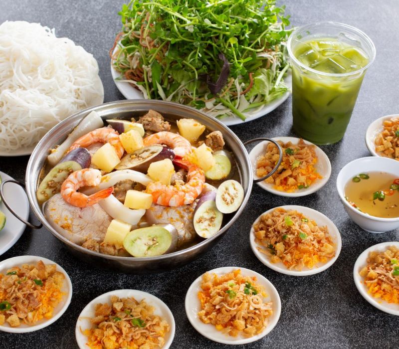 Top restaurants with delicious Hue dishes, authentic to the ancient capital in District 1 2