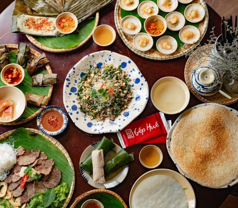 Top restaurants with delicious Hue dishes, authentic to the ancient capital in District 13