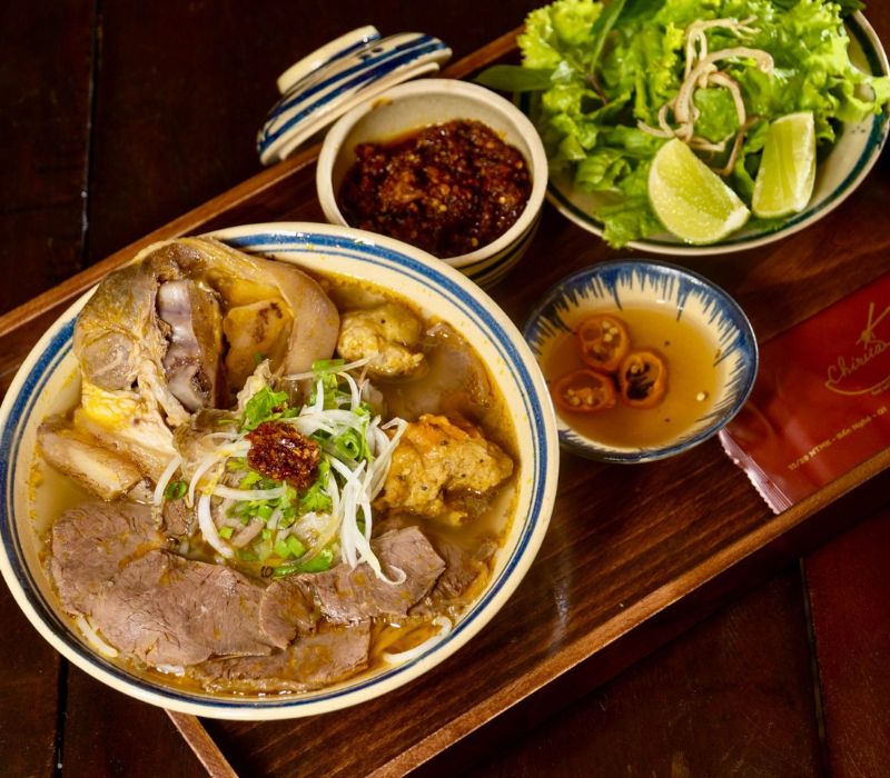 Top restaurants with delicious Hue dishes, authentic to the ancient capital in District 1 4