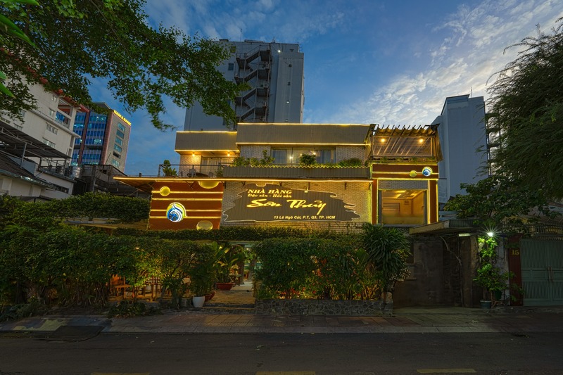 Son Thuy Restaurant, where the quintessence of Vietnamese cuisine converges 2