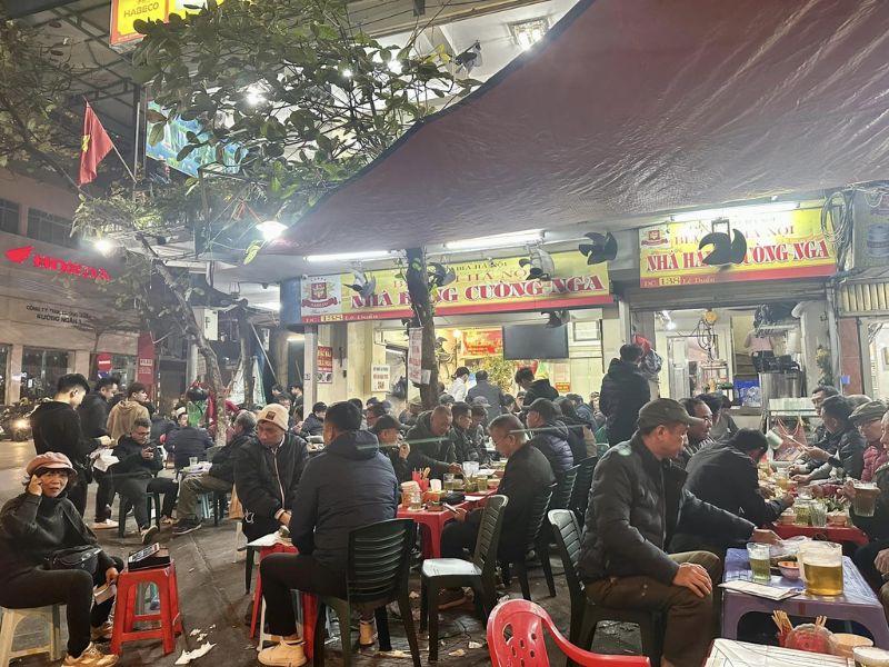 Top 8 ideal beer bars in Hanoi to hang out with friends 6