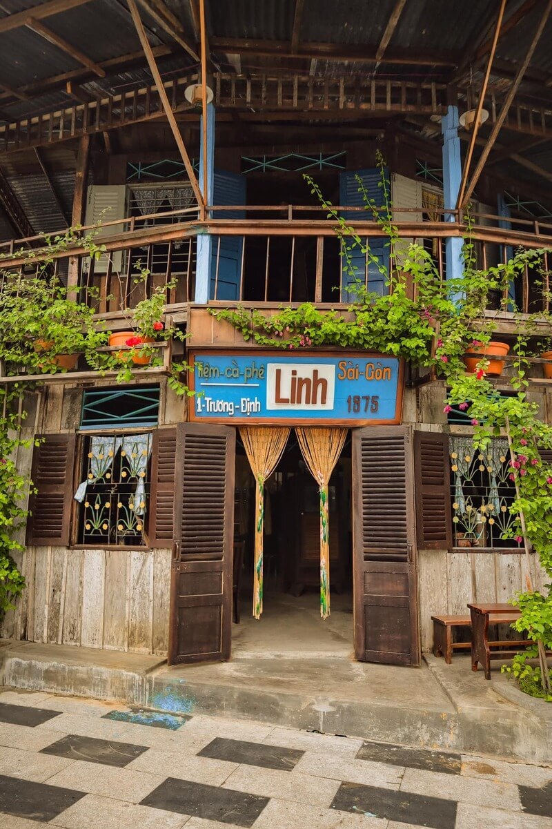 Linh Coffee Shop: Where time stopped in Saigon 1975 2