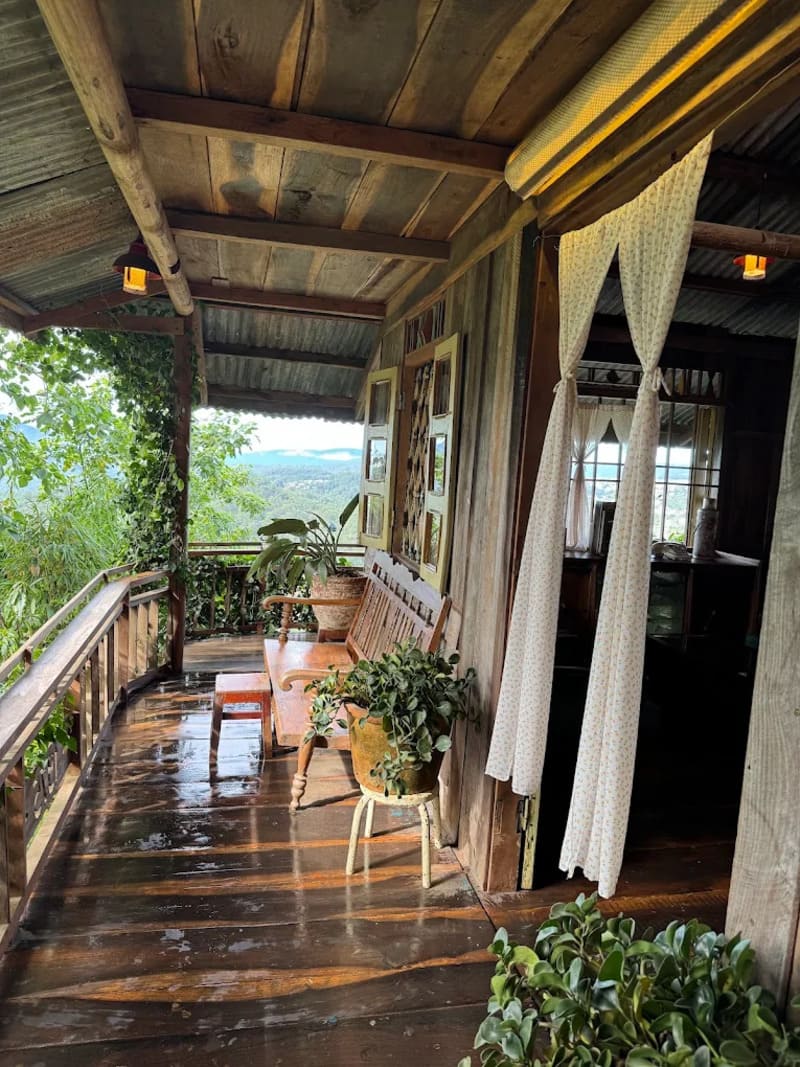 Linh Coffee Shop: Where time stopped in Saigon 1975 10