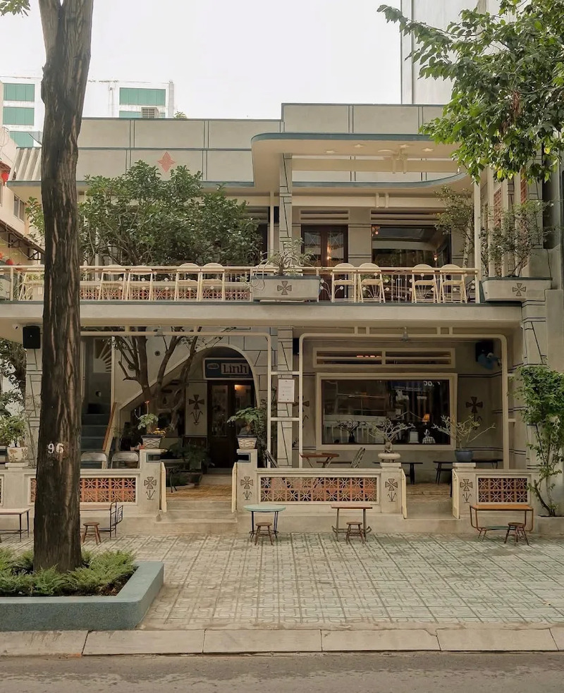 Linh Coffee Shop: Where time stopped in Saigon 1975 17