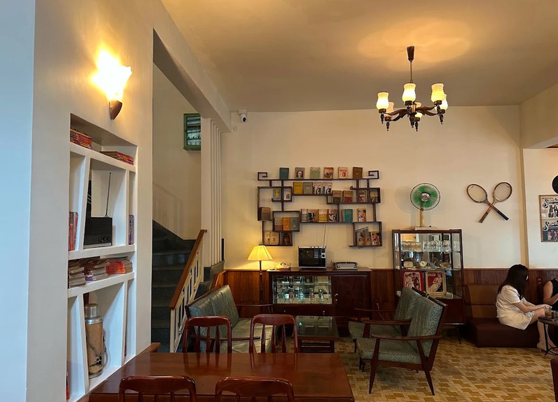 Linh Coffee Shop: Where time stopped in Saigon 1975 6