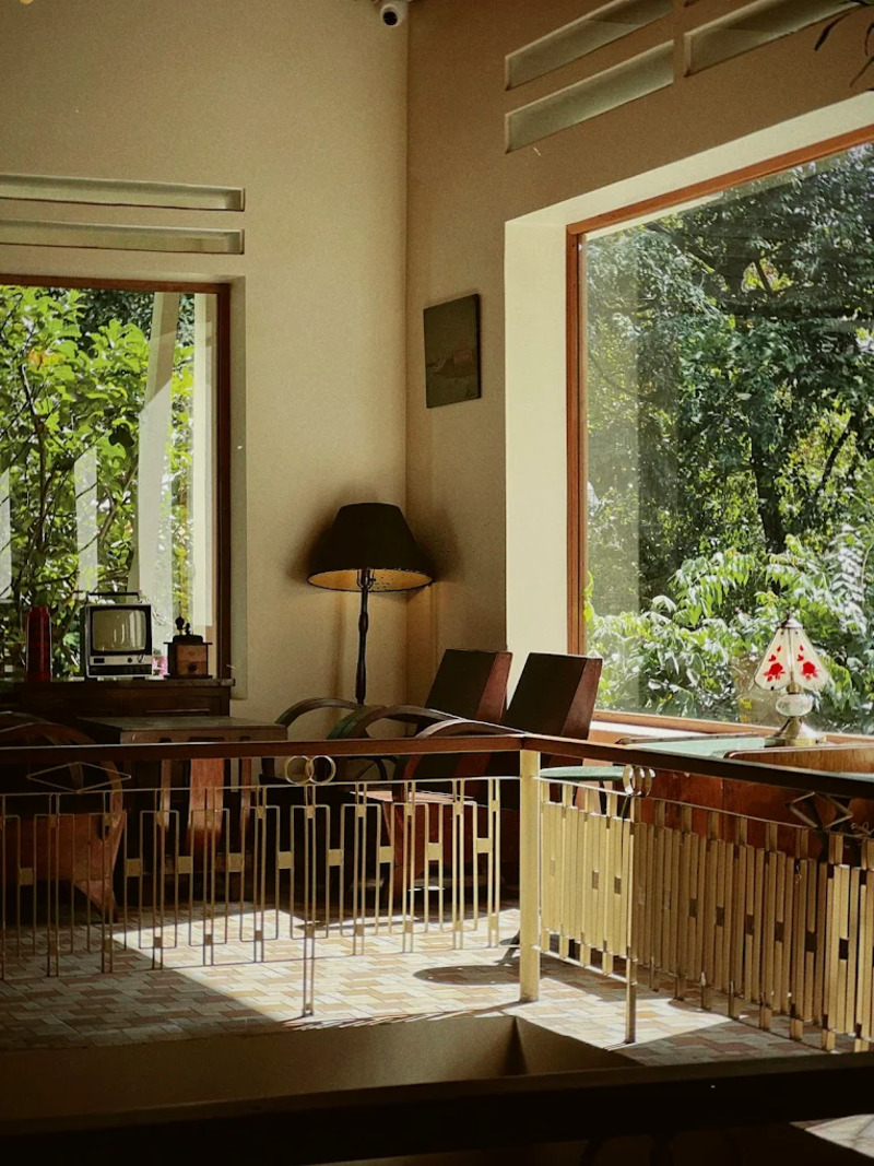 Linh Coffee Shop: Where time stopped in Saigon 1975 5