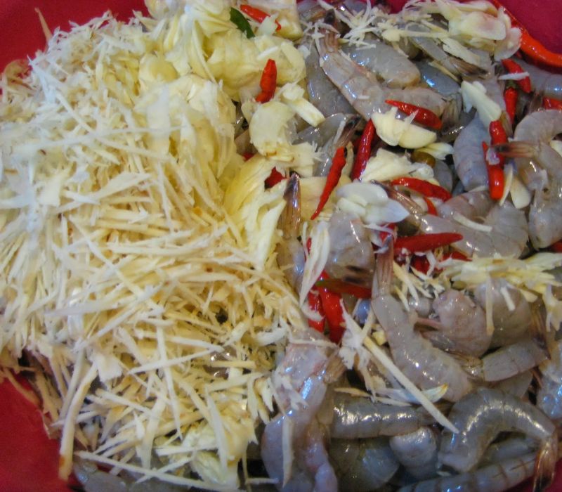 Hue sour shrimp: Famous royal specialty 5