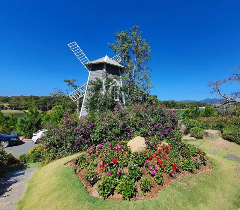 Xuan Huong Garden Coffee Da Lat: Virtual living coordinates with amazing lakeside view 3