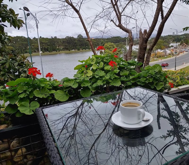 Xuan Huong Garden Coffee Da Lat: Virtual living coordinates with amazing lakeside view 5