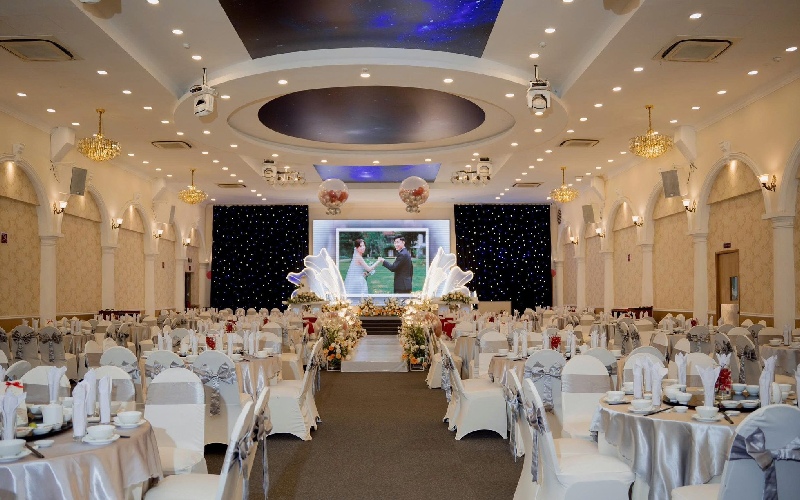 Detailed review of A Dong Riverside 2 wedding convention center