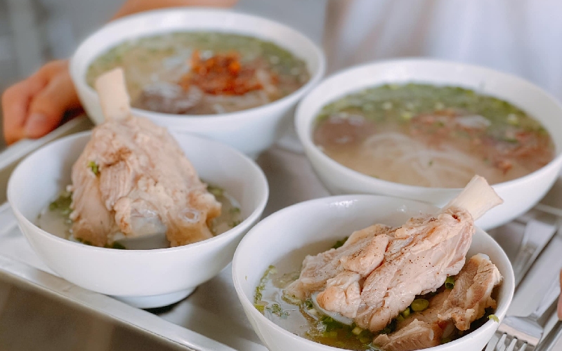 Review of Bui Huu Nghia tree noodle soup is crowded in District 5 6