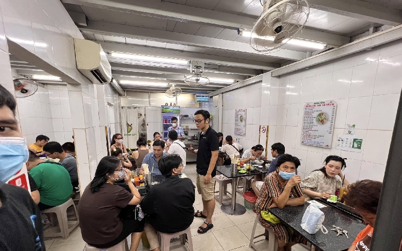 Review of Bui Huu Nghia tree noodle soup is crowded in District 5 7