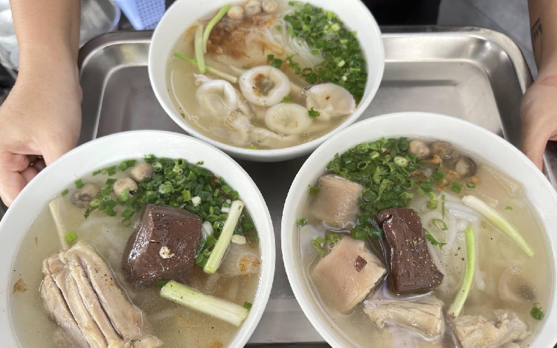 Review of Bui Huu Nghia tree noodle soup is crowded in District 5 10