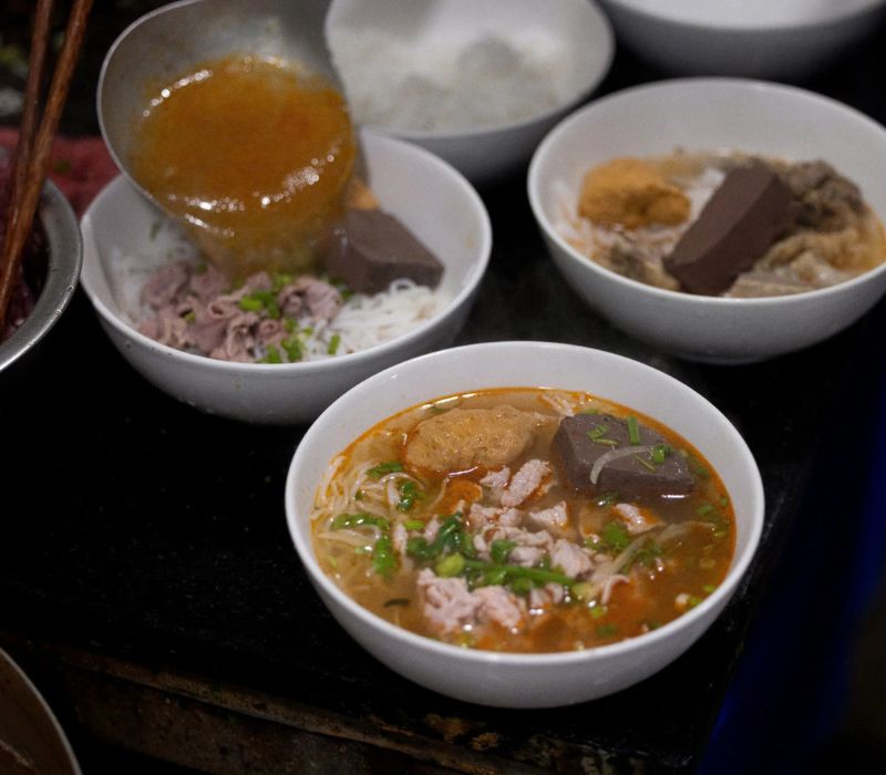 Hue cold rice beef noodle soup: A rustic dish filled with the soul of the ancient capital 4