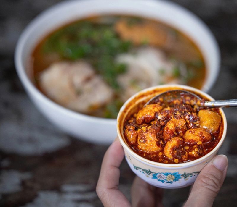 Hue cold rice beef noodle soup: A rustic dish filled with the soul of the ancient capital 5