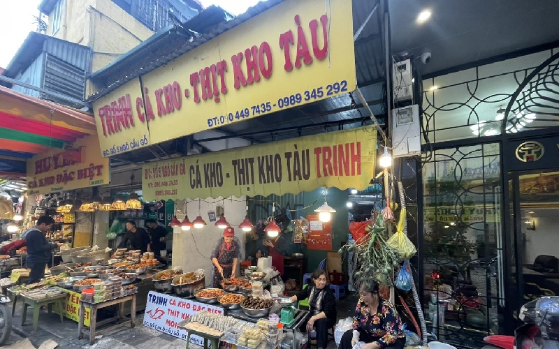 Trinh braised fish at Hang Be market: Traditional dish of ancient Hanoi 4