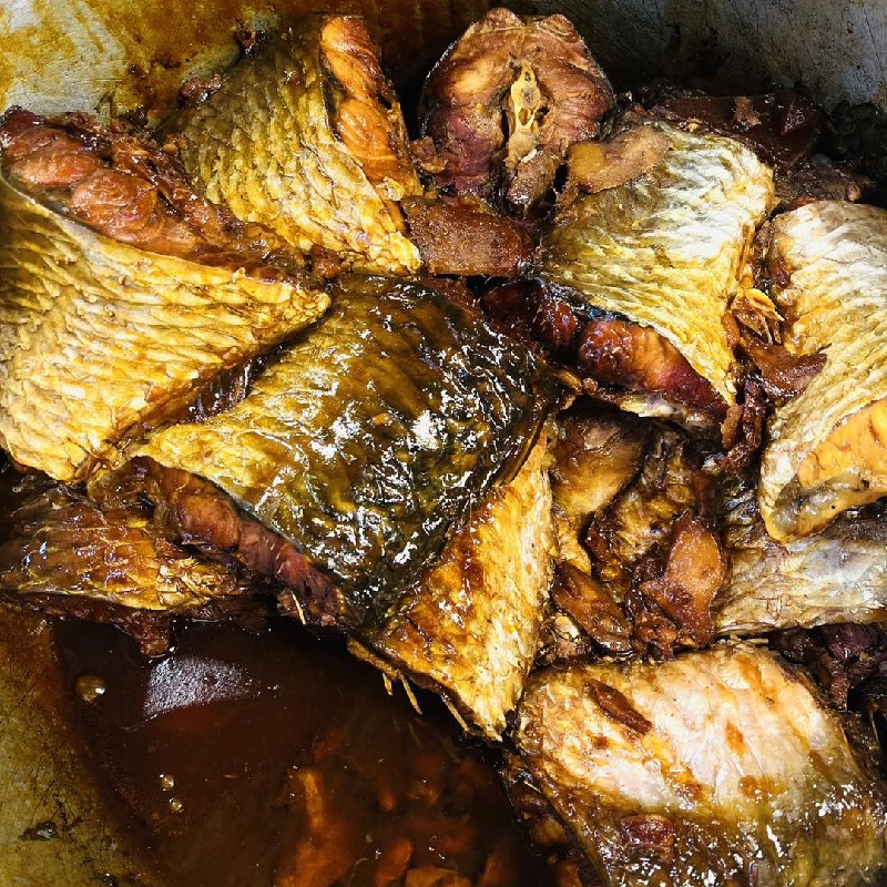 Trinh braised fish at Hang Be market: Traditional dish of ancient Hanoi 5