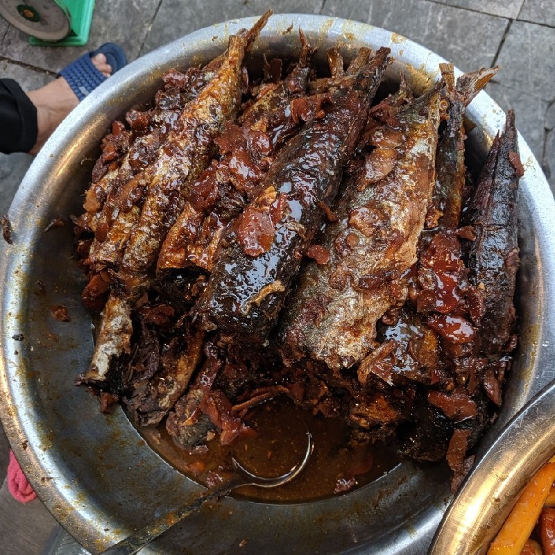 Trinh braised fish at Hang Be market: Traditional dish of ancient Hanoi 6