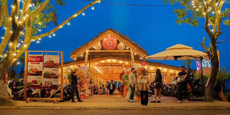 Top 10 grilled chicken and lam rice restaurants in Da Lat that captivate tourists 7