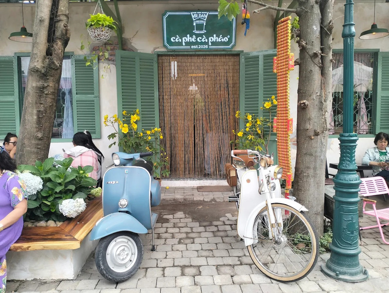 Ca Phao Coffee Shop in the corner of old Saigon in the heart of Thao Dien 5