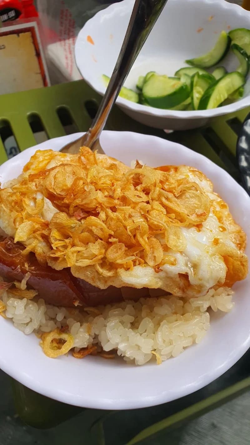 Xoi 74 Bat Su: Delicious sticky rice restaurant for 40 years in the heart of Hanoi's Old Quarter 5