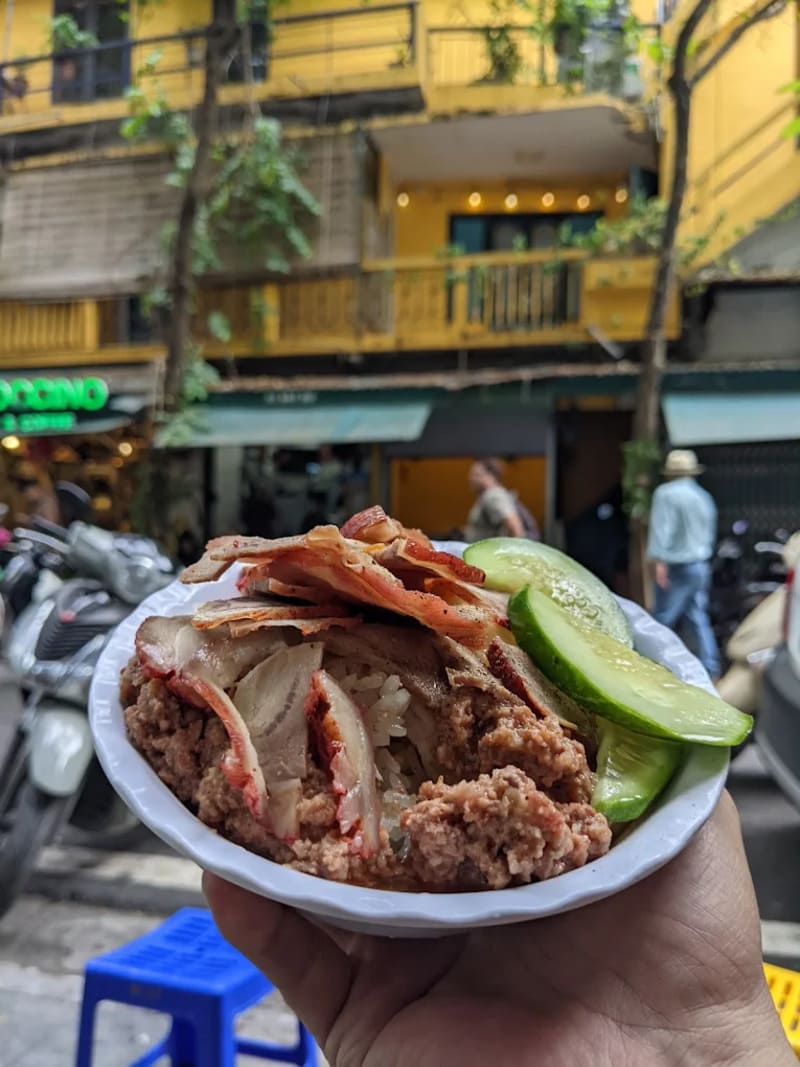 Xoi 74 Bat Su: Delicious sticky rice restaurant for 40 years in the heart of Hanoi's Old Quarter 6