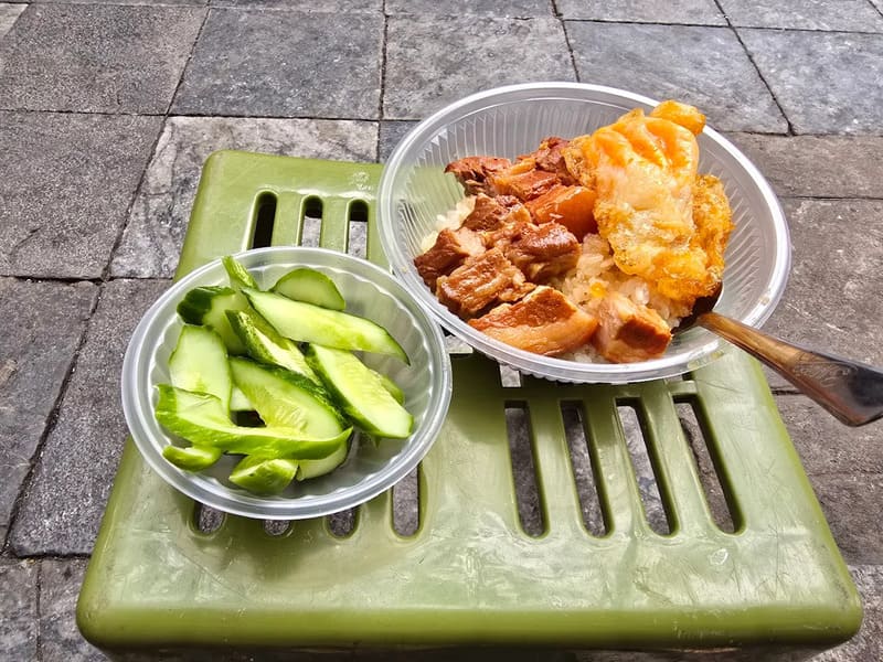 Xoi 74 Bat Su: Delicious sticky rice restaurant for 40 years in the heart of Hanoi's Old Quarter 9